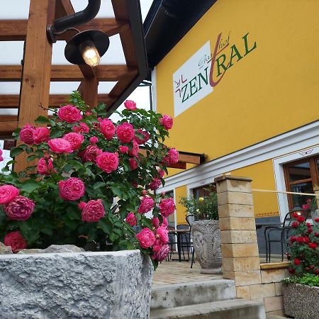 Gasthof Zentral Feistritz an der Drau Eksteriør billede